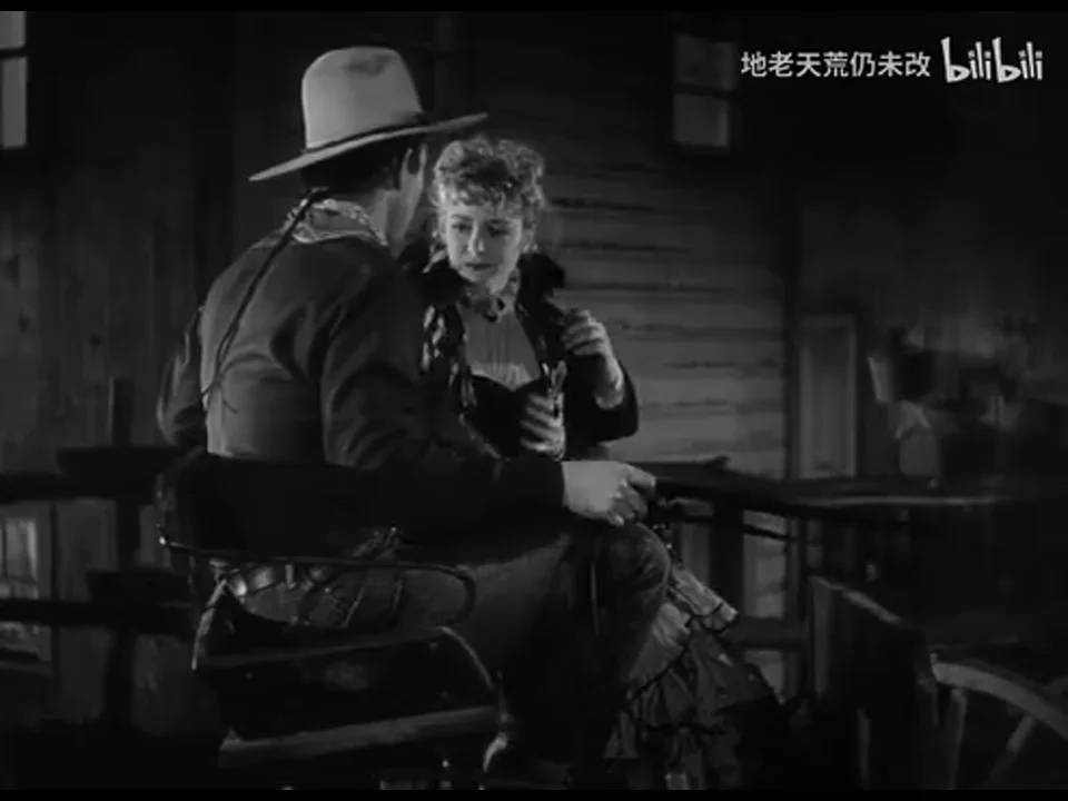 戴帽的林戈与达拉斯并坐在小车上；林戈侧身靠向达拉斯，两人的上身占据画面中央。